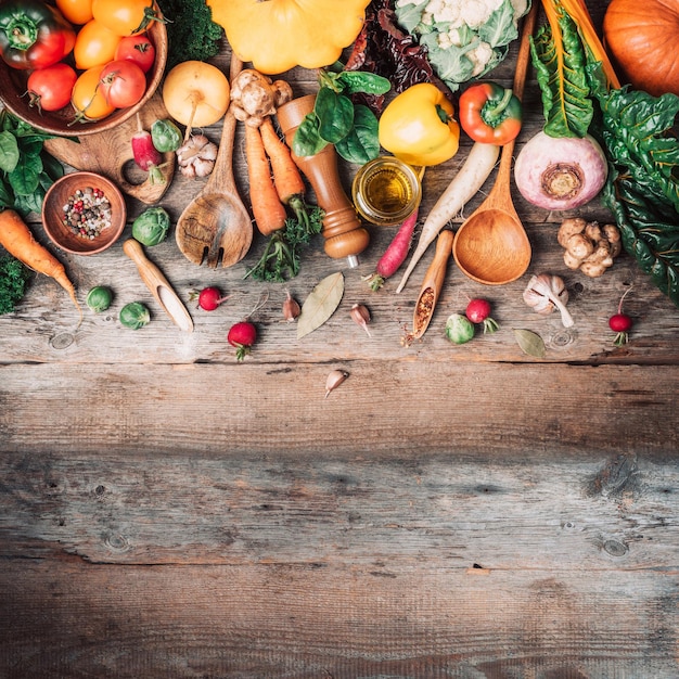 Talenty kulinarne: świeże składniki na stole